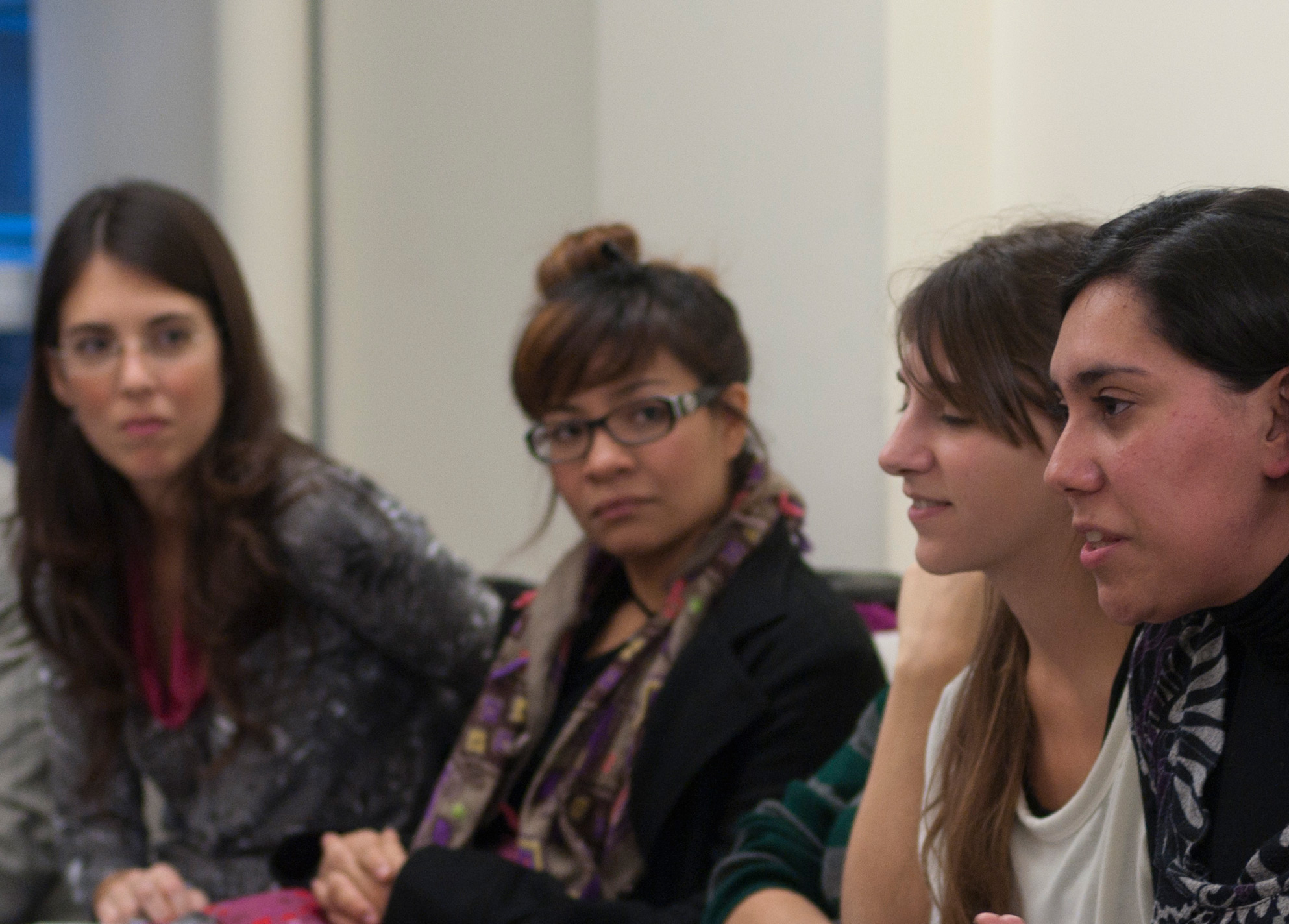 Alumnos de la Facultad trabajan brindando informaci&oacute;n sobre programas de asistencia y ayuda social para los ciudadanos