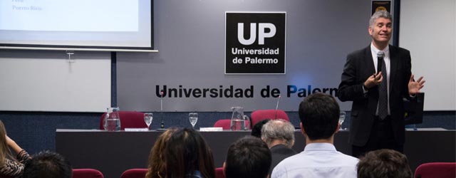 Justin Brooks brindó una conferencia en la UP Justin Brooks brindó una conferencia en la UP