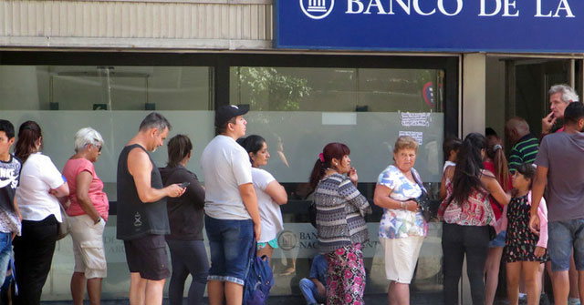 A contramano de la región, la mitad de los argentinos aún no tiene cuenta bancaria