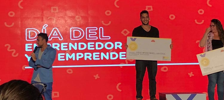   Diego Rosell, alumno de Diseño Industrial UP, fue distinguido en las Olimpíadas Emprendedoras 2018  