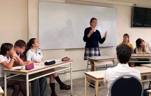 Debates entre estudiantes secundarios en la Facultad de Derecho