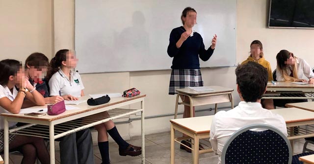 Debates entre estudiantes secundarios en la Facultad de Derecho