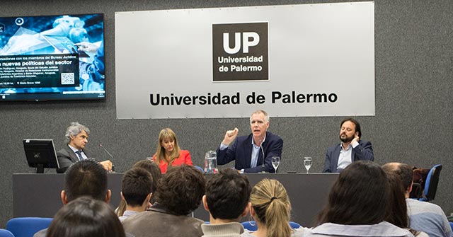 Especialistas debaten sobre las TICS y los desafíos del sector Especialistas debaten sobre las TICS y los desafíos del sector