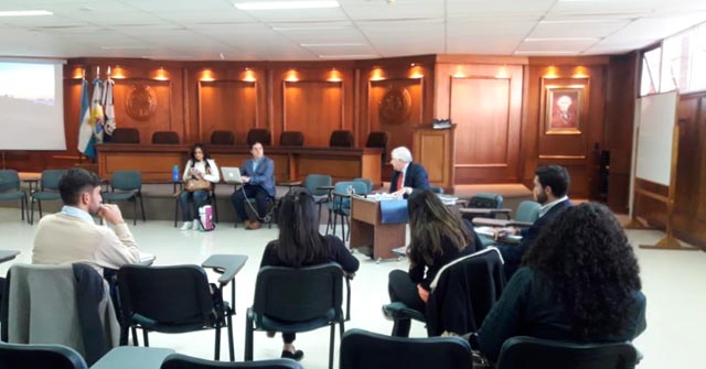 El Profesor Daniel H. Lago expuso sobre proceso por daño ambiental El Profesor Daniel H. Lago expuso sobre proceso por daño ambiental