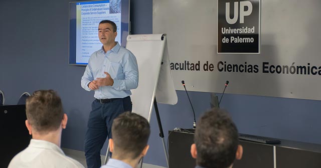 El Dr. Andreas Antonopoulos, rector de la University of New York in Prague, disertó en la UP sobre startups