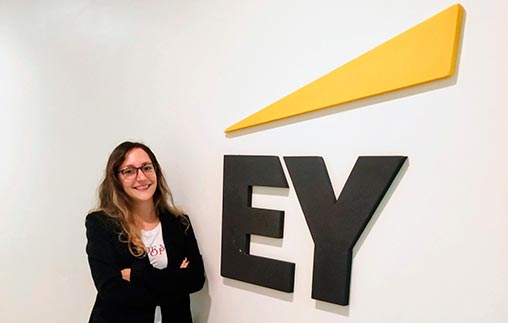 Damaris Cohen, egresada de Relaciones Internacionales UP, trabaja en EY en la prevención de las listas negras de Estados Unidos