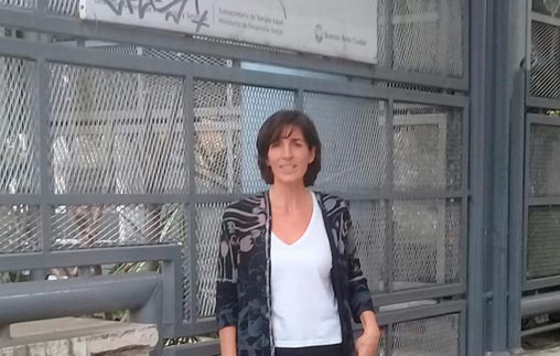 Julieta Sfascia es psicóloga UP, docente y trabaja en una institución geriátrica