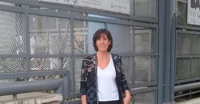 Julieta Sfascia es psicóloga UP, docente y trabaja en una institución geriátrica