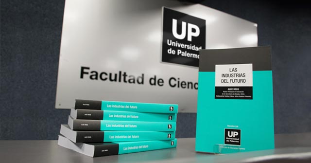 Sergio Szklanny y Gabriel Foglia presentaron <em>Las industrias del futuro</em>, de Alec Ross