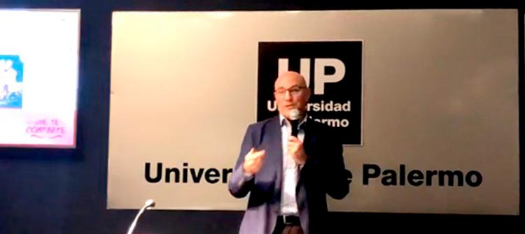 Gustavo Koniszczer disertó en la UP