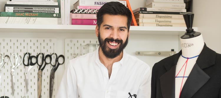   Adrián González, estudia Diseño de Indumentaria UP y lanzó su proyecto de ropa prêt à porter  