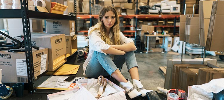   Victoria Cirigliano, egresada de Relaciones Públicas UP y creadora de VICSON, la marca de zapatos que es tendencia en EE.UU  