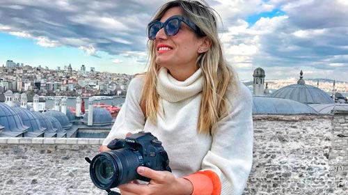 Mercedes Castro, egresada de Periodismo UP, se especializa en viajes y culturas produciendo contenidos de forma independiente