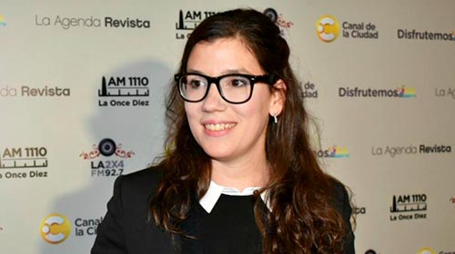 Micaela Mendelevich, egresó de Arte UP y conduce un magazine cultural en Radio Ciudad