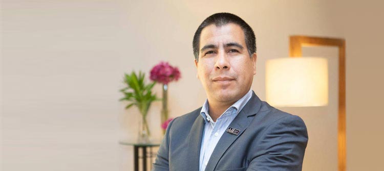 Alejandro Spinelli, Licenciado en Informática UP y gerente del Hotel Mercure Santa Marta, en Colombia