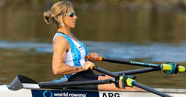 Milka Kraljev, remera profesional ganadora del Premio Olimpia de Plata 2021, estudia online Comercialización y Dirección de Empresas UP