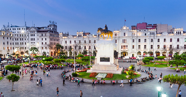 Desigualdades sociales y riesgo multidimensional relacionados con COVID-19 en áreas urbanas de Lima, Perú