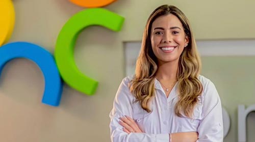 Alexandra Thomas, Licenciada en Psicología UP, es Lead Specialist CAM en Colgate-Palmolive
