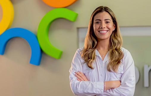 Alexandra Thomas, Licenciada en Psicología UP, es Lead Specialist CAM en Colgate-Palmolive