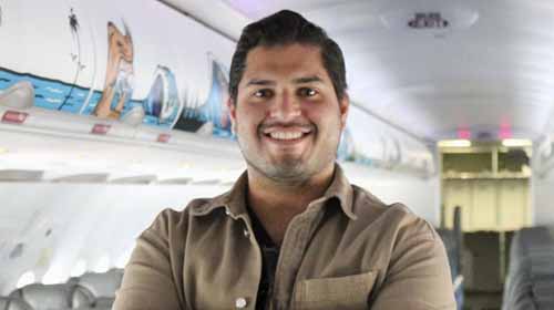 Armando Marquez, Diseñador de Ilustración UP, pintó el interior del avión Surf City de Avianca