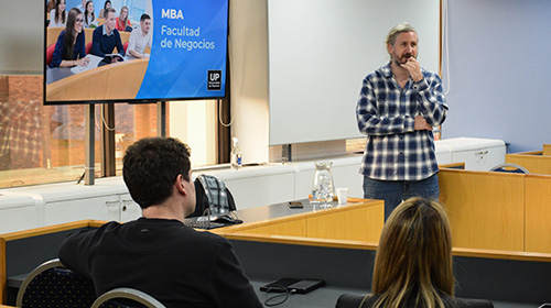 Fernando Leibowich Beker, presidente de LID Group, Licenciado y MBA de UP, conversó con estudiantes