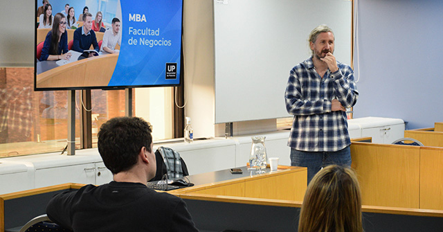 Fernando Leibowich Beker, presidente de LID Group, Licenciado y MBA de UP, conversó con estudiantes Fernando Leibowich Beker, presidente de LID Group, Licenciado y MBA de UP, conversó con estudiantes