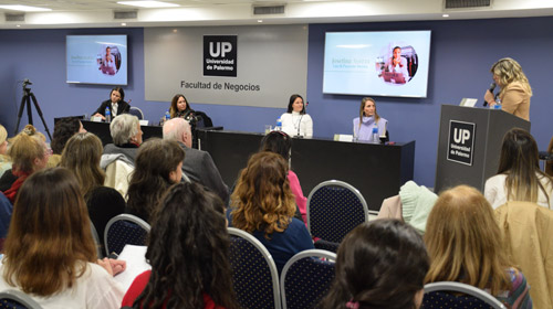Mujeres emprendedoras comparten su experiencia en la UP