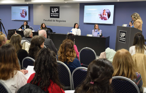 Mujeres emprendedoras comparten su experiencia en la UP