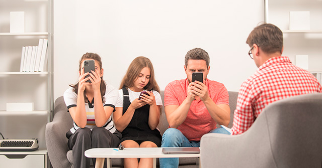 Ciclo de charlas sobre Psicología de la Internet: ¿La internet nos hace más felices o más miserables? Ciclo de charlas sobre Psicología de la Internet: ¿La internet nos hace más felices o más miserables?