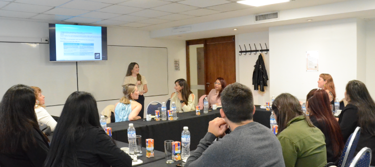 Desayuno para egresados: networking y comunidad UP