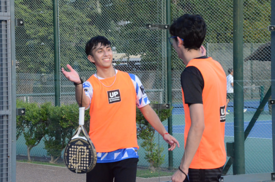Campeones imparables, nuevas duplas, grandes experiencias y mucho más en esta jornada de pádel recreativo en el Club de amigos ¡No te lo pierdas! 🎉. 