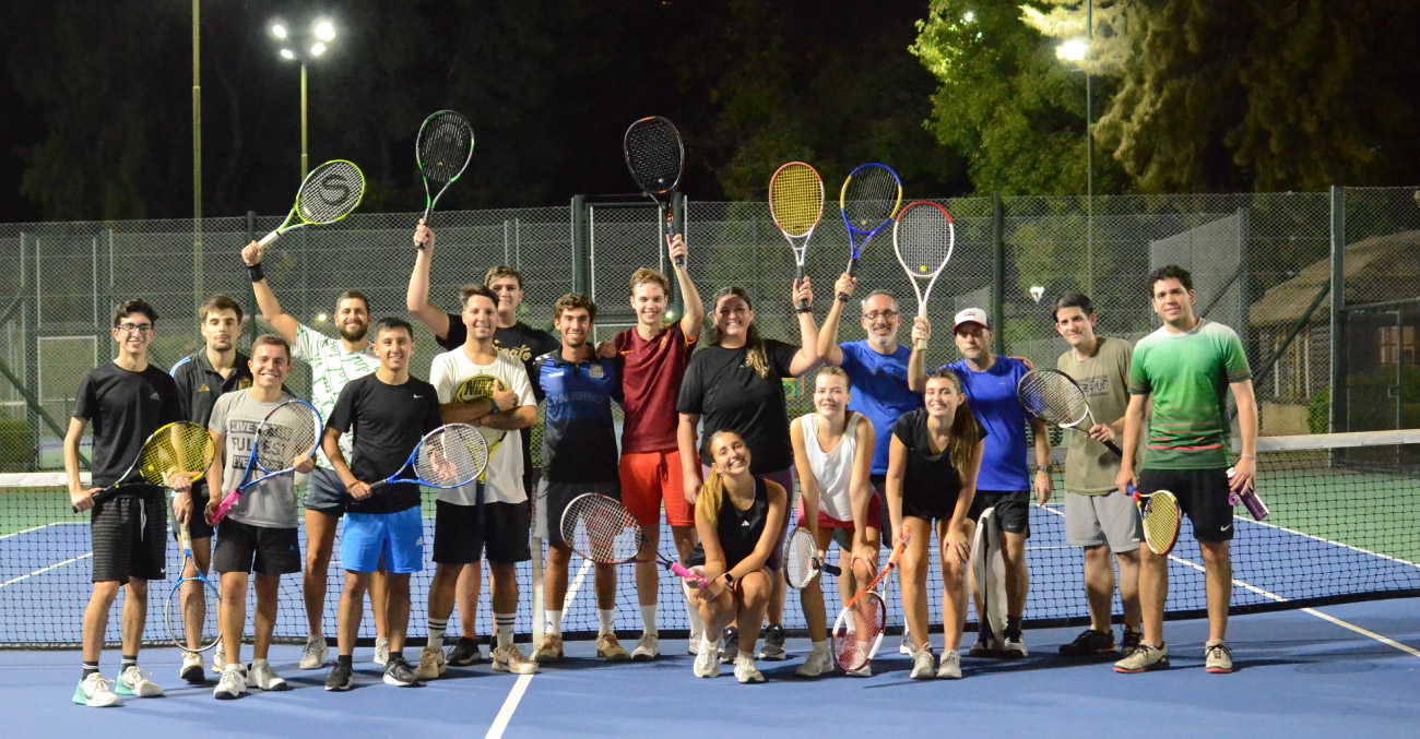 Practica tu revés con Tenis UP
