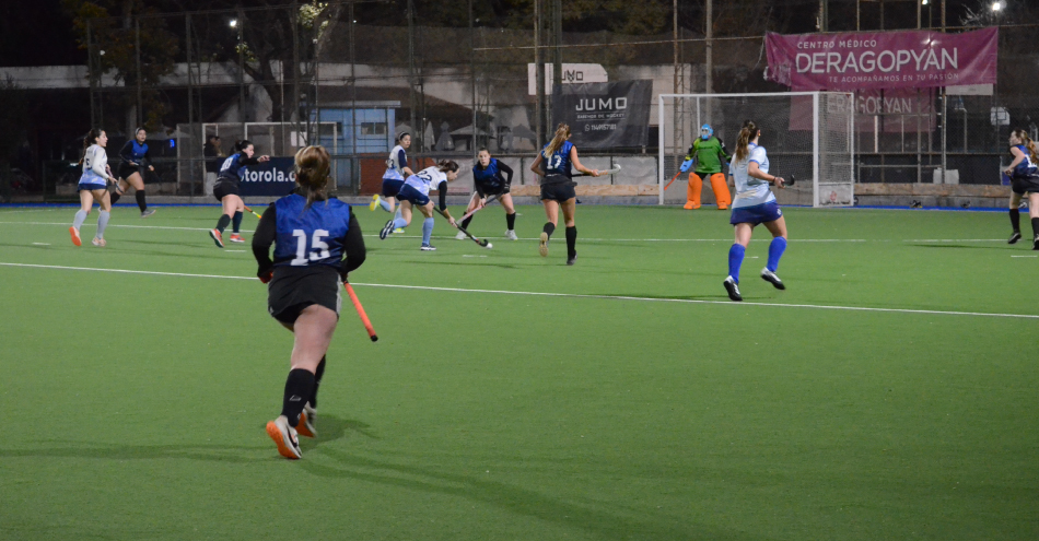 Dejando la camiseta en lo más alto