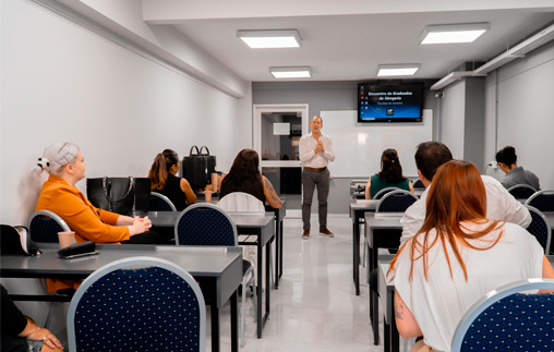 Encuentro de egresados en la Facultad de Derecho UP