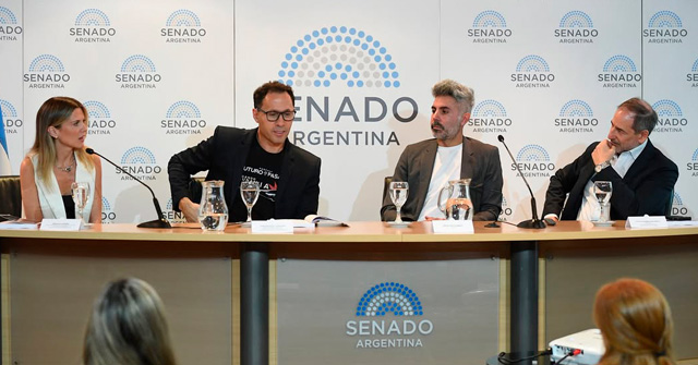 El Decano Fulvio Santarelli presentó la obra académica Prompt Engineering del Profesor Sebastián C. Chumbita