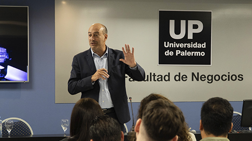 Carlos Cirimelo, CEO de Andreani y Licenciado en Administración UP, recibió un homenaje de la UP por su trayectoria