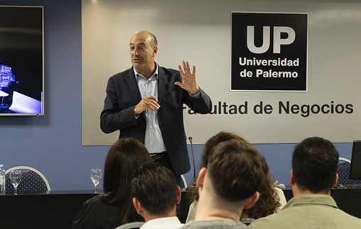 Carlos Cirimelo, CEO de Andreani y Licenciado en Administración UP, recibió un homenaje de la UP por su trayectoria