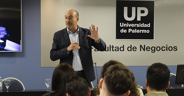 Carlos Cirimelo, CEO de Andreani y Licenciado en Administración UP, recibió un homenaje de la UP por su trayectoria Carlos Cirimelo, CEO de Andreani y Licenciado en Administración UP, recibió un homenaje de la UP por su trayectoria