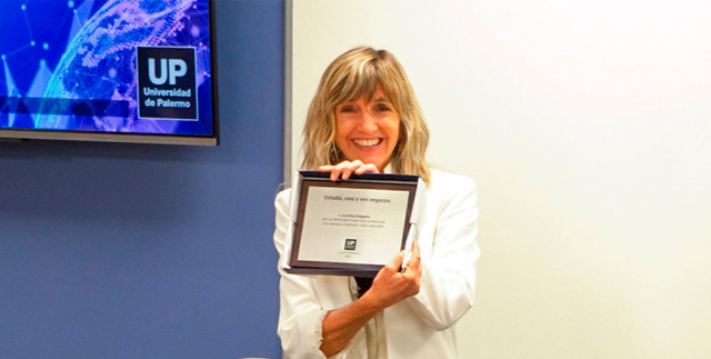 Josefina Helguera, licenciada de Marketing UP y cofundadora de Rapsodia, recibió un homenaje de la UP