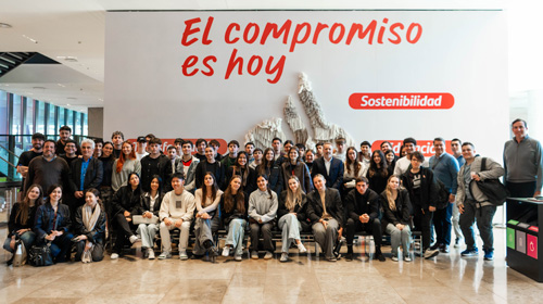 Estudiantes UP visitaron las oficinas del Banco Santander