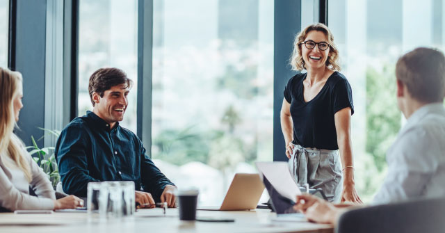 Competencia de Simulación de Negocios: Liderando Equipos en tiempos turbulentos