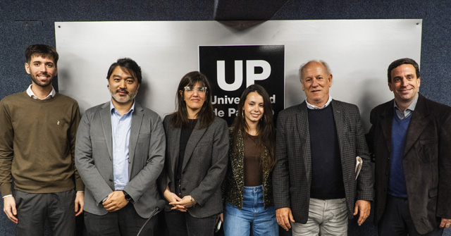 Periodistas egresados de la UP compartieron su recorrido con los estudiantes
