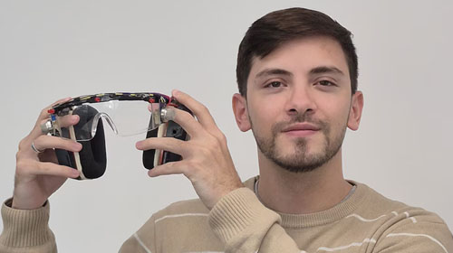 Un egresado universitario fue premiado por inventar anteojos que detectan gases tóxicos: lo pensó para hallar fugas de gas