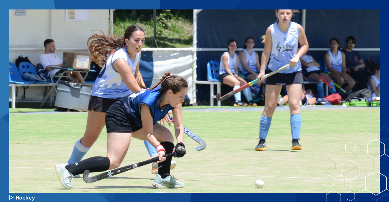 Dejando la camiseta en lo m&aacute;s alto