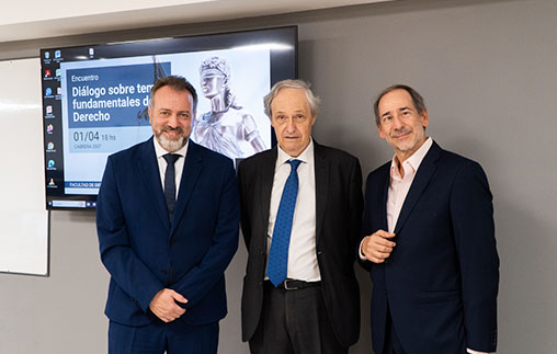 El jurista y fil&oacute;sofo espa&ntilde;ol Manuel Atienza Rodr&iacute;guez visit&oacute; la UP