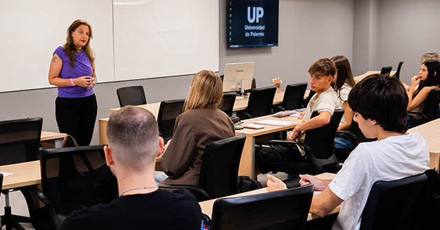Encuentro de egresados y alumnos de la Facultad de Derecho