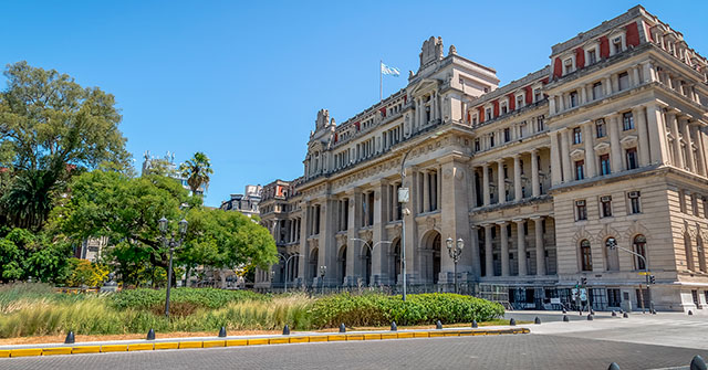 Charla debate: &iquest;Qu&eacute; son los bienes colectivos?