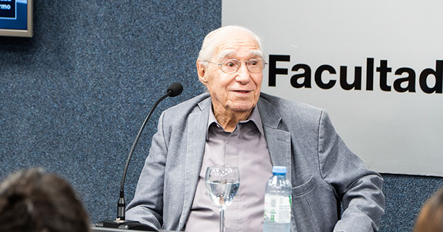 Enrique Macaya Marquez dialog&oacute; en la UP con los futuros periodistas deportivos