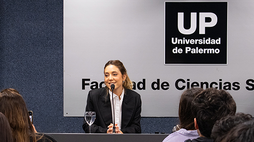 Sof&iacute;a Mart&iacute;nez comparti&oacute; su experiencia con los estudiantes UP