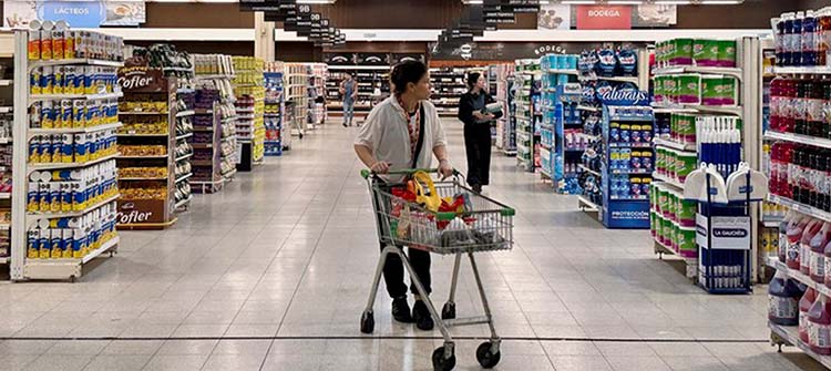 El consumo tuvo una leve mejora, pero sigue en rojo: &iquest;cu&aacute;ndo llegar&aacute; la recuperaci&oacute;n?